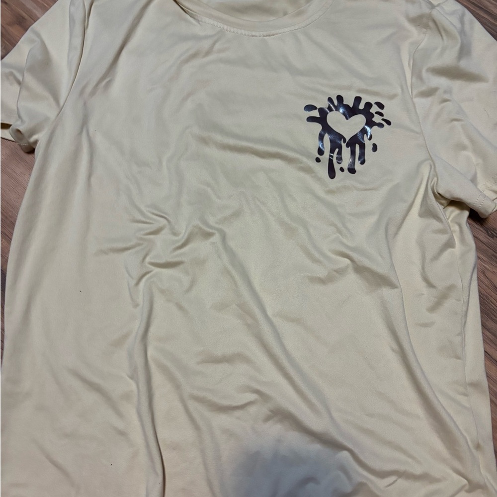 Cream Short Sleeve Tee with Drip Heart Graphic